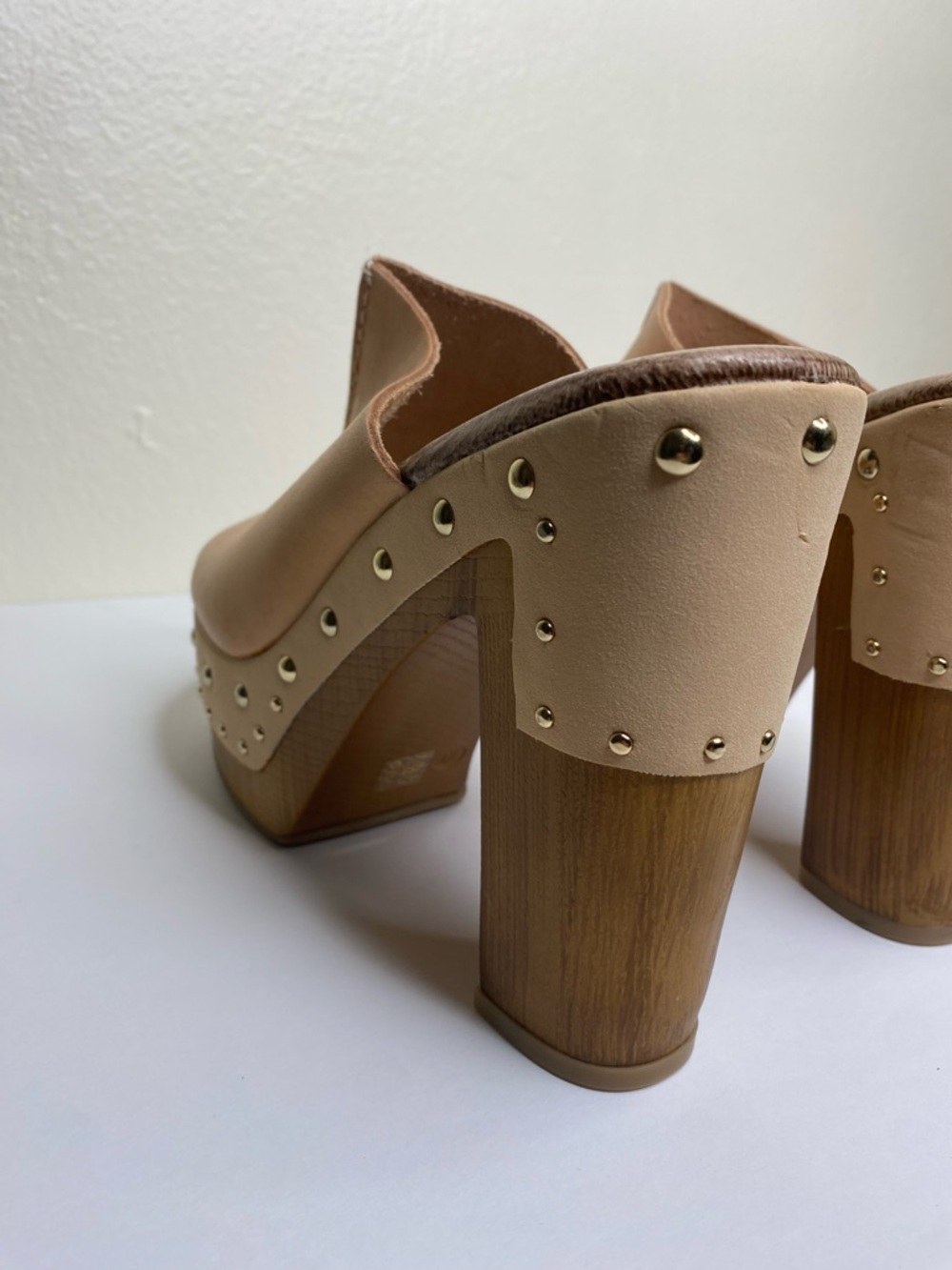 Chinese Laundry Women's Tan Leather Studded Platform Peep Toe Mules - Picture 9 of 14